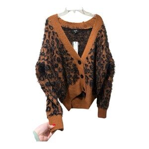 NWT Francesca‘s button‎ up sweater